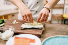 【管理栄養士監修】夏だけだと思ってない? おうち時間こそ気を付けたい食中毒一覧